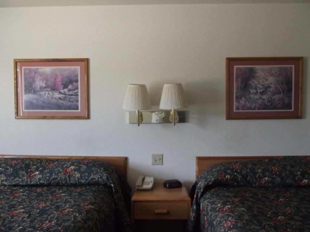 Super 8 By Wyndham Kremmling Hotel Bagian luar foto